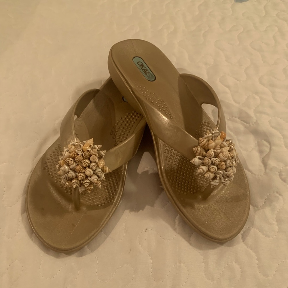 OKAb Ladies flip flops Okabashi Beige Sandals with Seashell Details